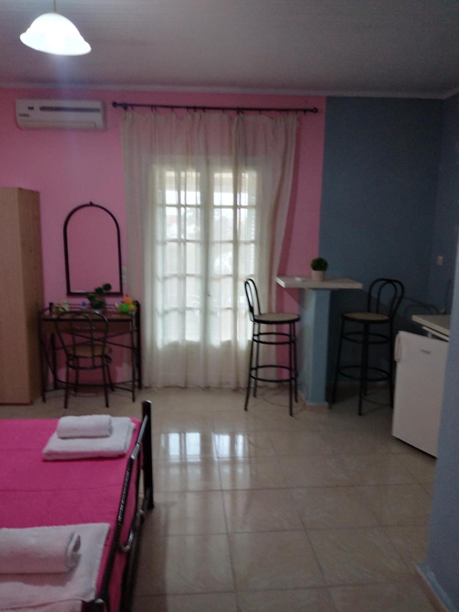 Elena Pool Aparthotel Ájos Jeórjos Rom bilde